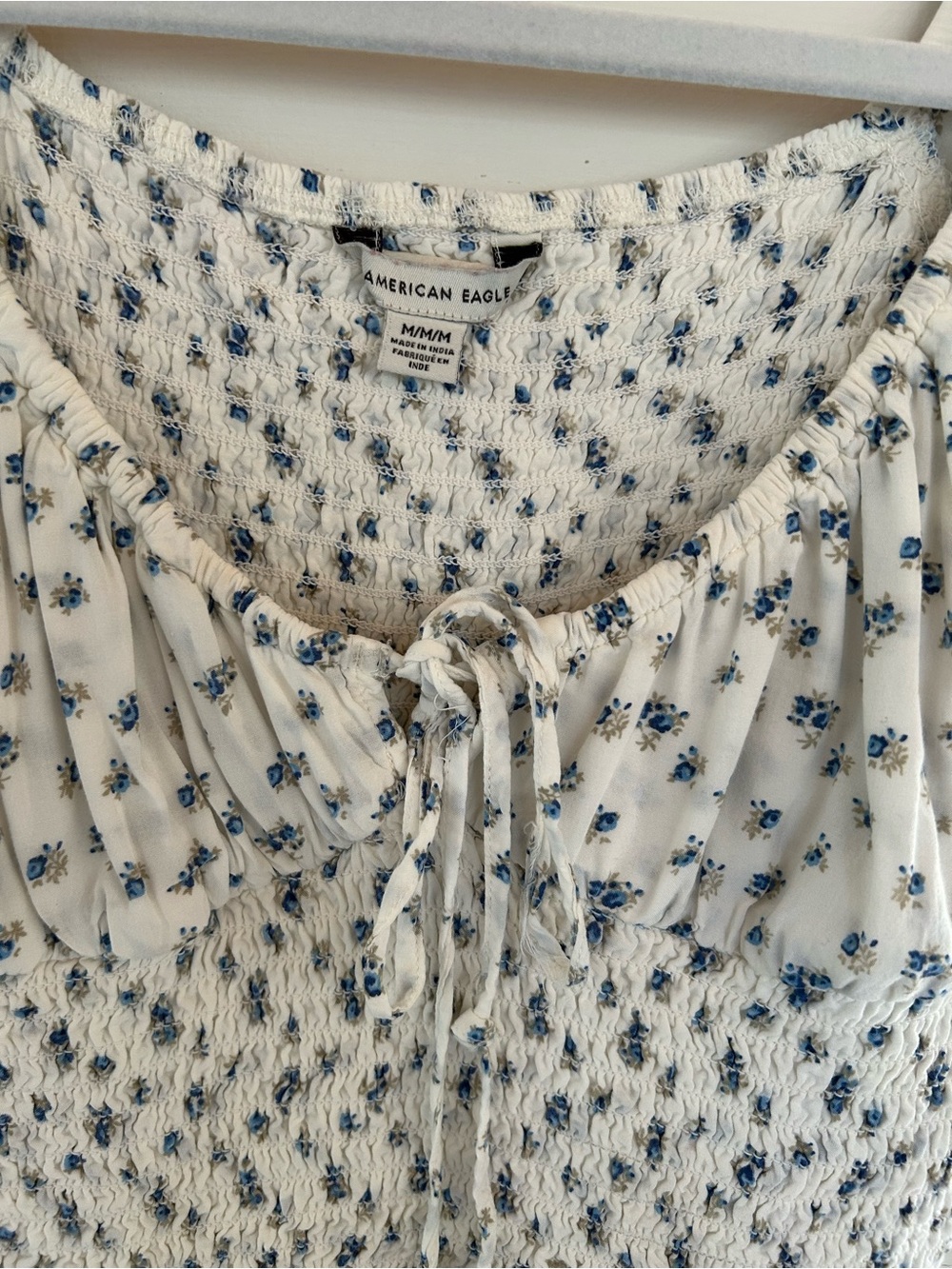 American Eagle Outfitters Cream White Floral Smocked Crop Top Size Medium - Picture 4 of 5